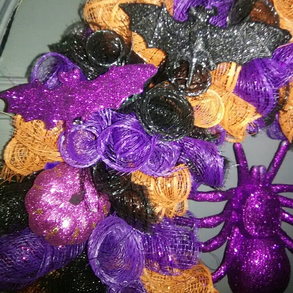 14" Hand Made Halloween Seasonal Wreath - Picture 5 of 8